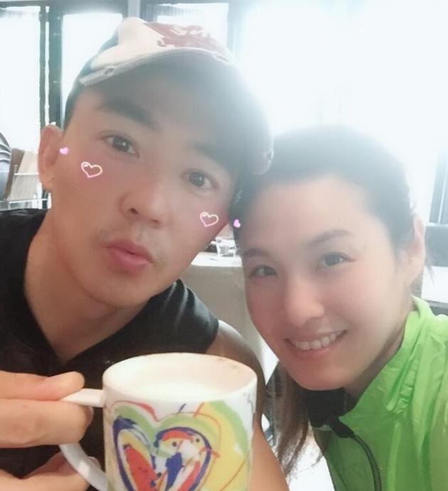 刘畊宏晒夫妻清早合照笑容灿烂 网友:小泡芙呢