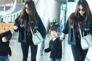 嗯哼一路被霍思燕拽着走似有小脾气