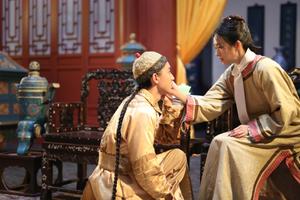 王俊凯与章子怡演母子 汪峰甜蜜探班