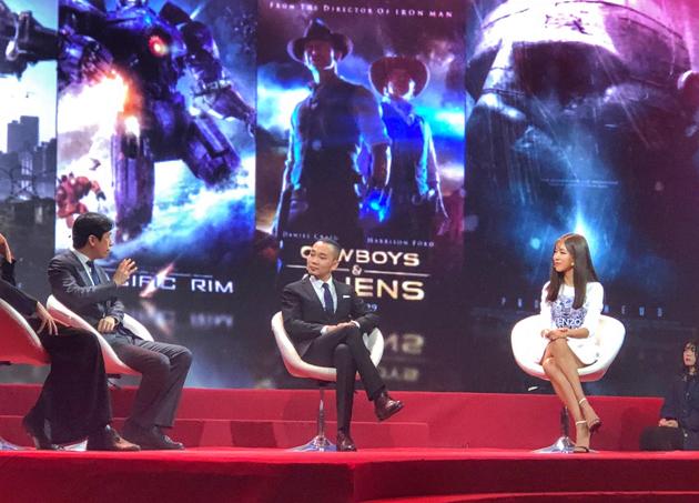 周玲安主持《佳片有约》 畅聊电影《黑衣人》