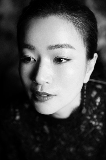 白雪云 柔情似水眼神