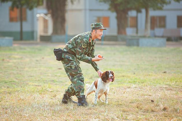 奇兵神犬沙溢爆笑演绎舌尖上的犬伙房