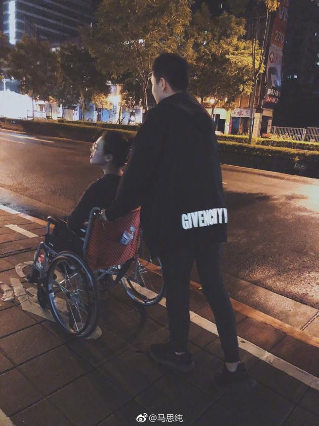 马思纯台北街头