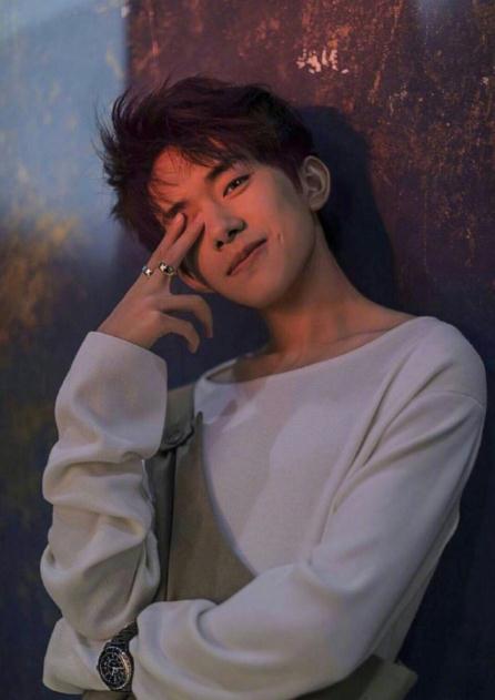 易烊千玺迎来17岁生日 李小璐马可微博送祝福