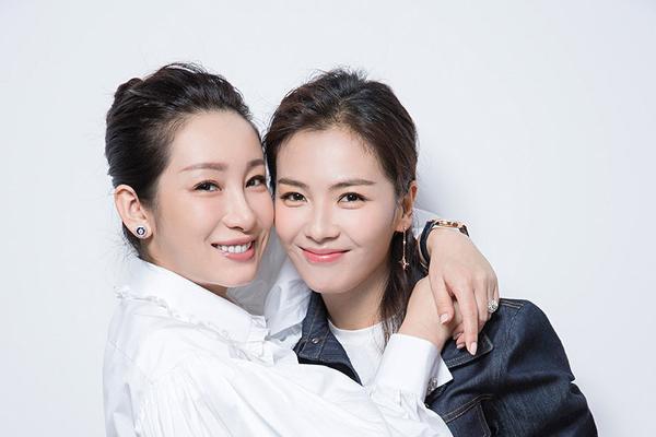 阿迪达斯清风系列-爱游戏app(中国)官方网站下载_ayx体育app下载