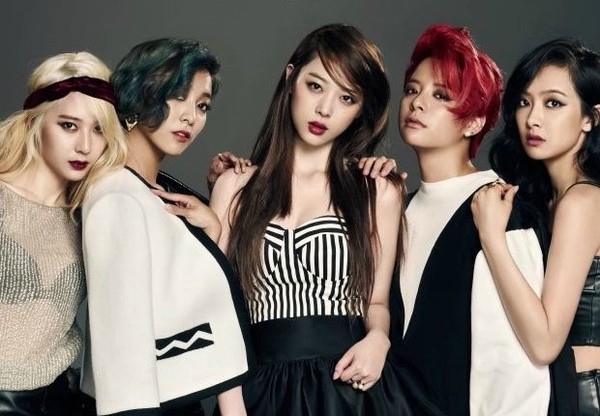 f(x)过去是五人女团,雪莉(中)在2015年正式退出。