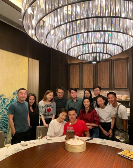 熊黛林为老公郭可颂庆生 打扮素雅小鸟依人