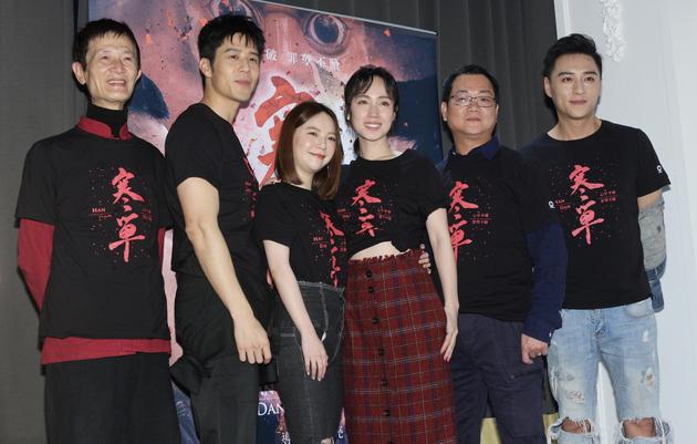 导演黄朝亮率胡宇威、郑人硕、小薰(黄瀞怡)、可青出席《寒单》媒体试片
