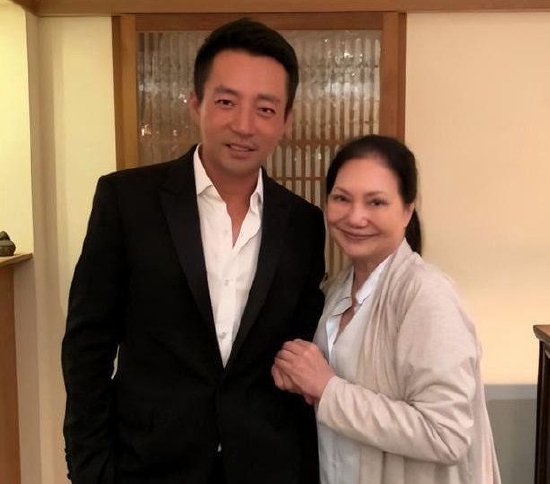 S妈
往日与汪小菲合照