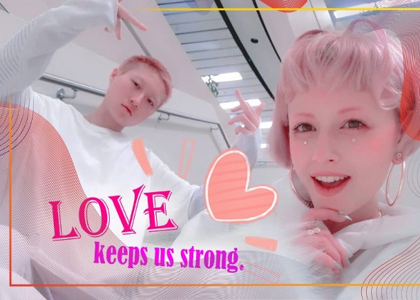 吴卓林晒出结婚宣誓当日穿的白色衣服照片。