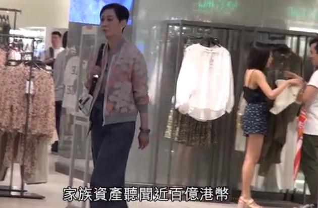 欧阳震华被指吃软饭?陪老婆逛街体贴十足