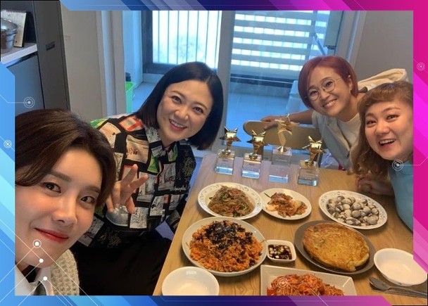 《饭bless you 2》有制作人确诊新冠肺炎,张度妍(左)、金淑、宋恩伊及朴娜莱会接受病毒测试。