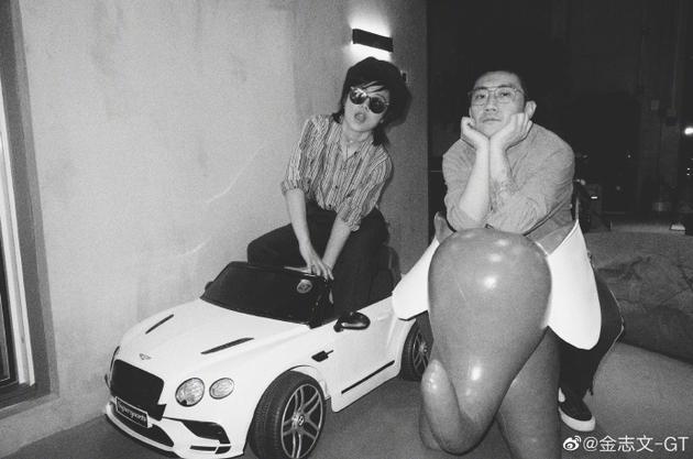 金志文晒合影为许飞打call:乘风破浪的我飞妹加油