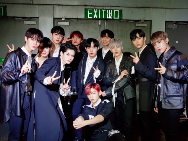 Wanna One参加2018 MAMA香港场，私生饭跟上飞机。