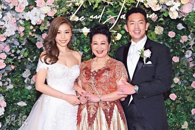 石耀庭昨天(6月11日)迎娶Zoe,薛家燕正式荣升婆婆,非常高兴
