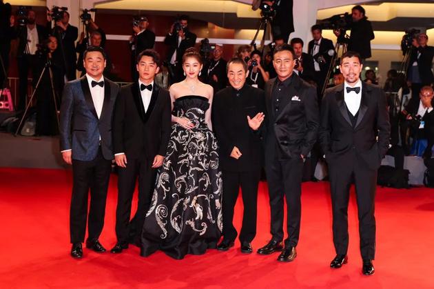 张艺谋和《影》主演,威尼斯首映红毯