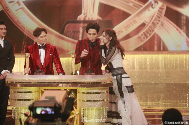 萧正楠2018年12月在TVB台庆上获奖,拿奖时公布婚讯