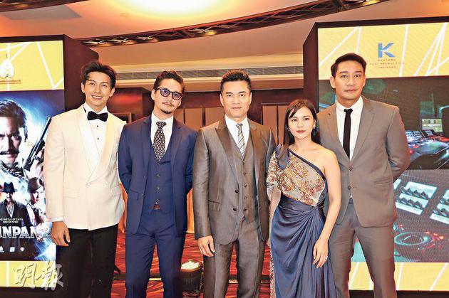 吕良伟(中)和四名泰国演员特意前往现场支持“泰国之夜”。