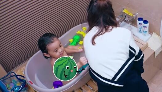 咘咘、贾静雯