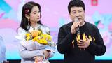 柳岩低胸花裙秀性感