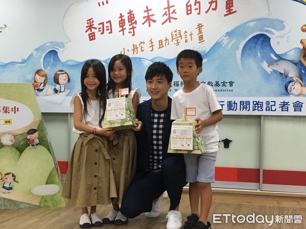 小小爱画父亲节卡就3撇 江宏杰神解其含义