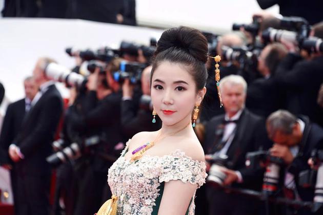 刘紫茵亮相戛纳中国民族文化特色珠宝吸睛