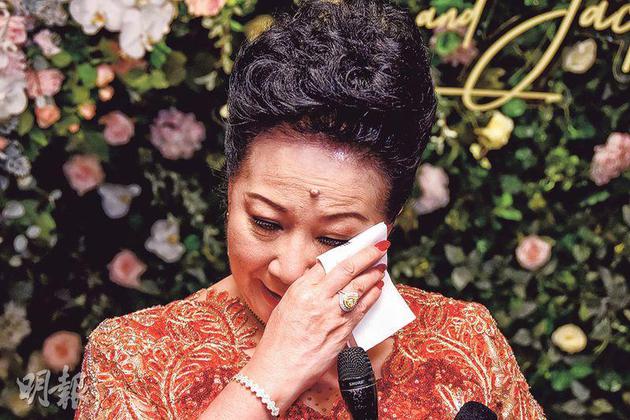 薛家燕受访时提到见证耀庭宣读誓辞十分感动,再次感触到眼湿湿