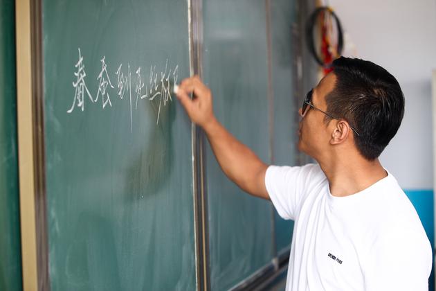 宋小宝幼年学习成绩好字写得漂亮 因家庭贫穷辍学