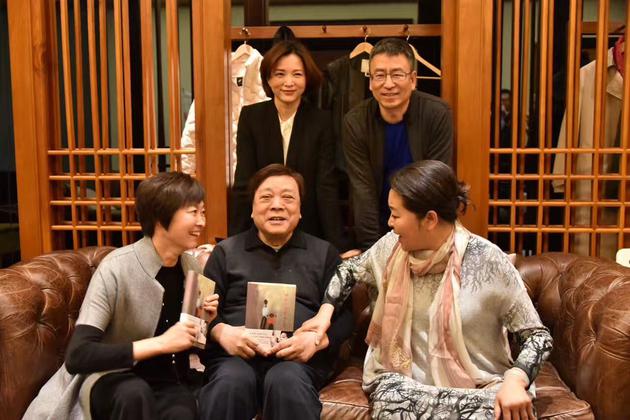 白巖松與趙忠祥舊照