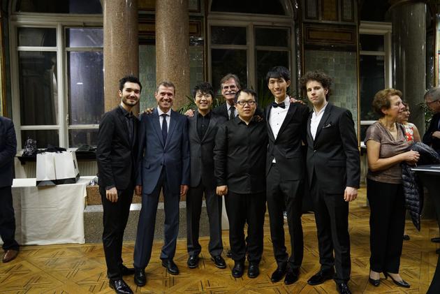 郎朗出席利兹国际钢琴比赛的颁奖典礼