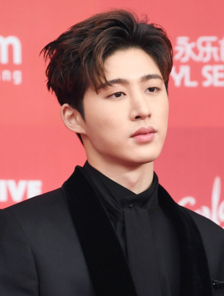B.I(金韓彬)
