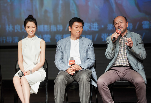 2018年6月6日，北京，刘熙阳（左）、张辉（中）在电影《一纸婚约》首映礼上（图片来源：东方IC）