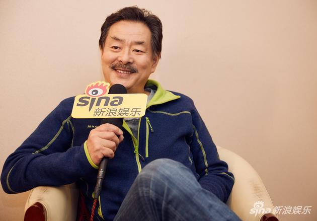 濮存昕批准新浪娱笑采访(摄影\宫德辉)