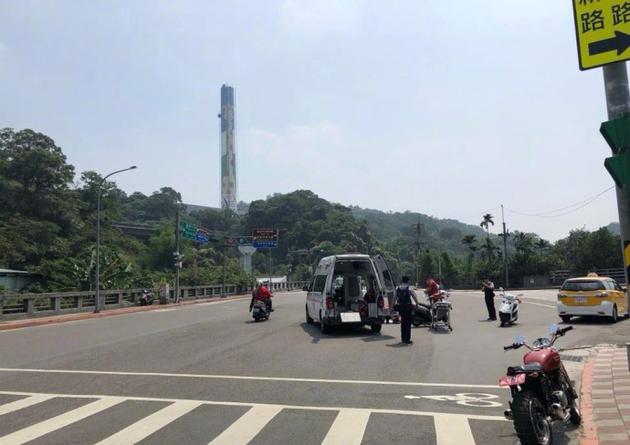 张震岳偶遇路人车祸