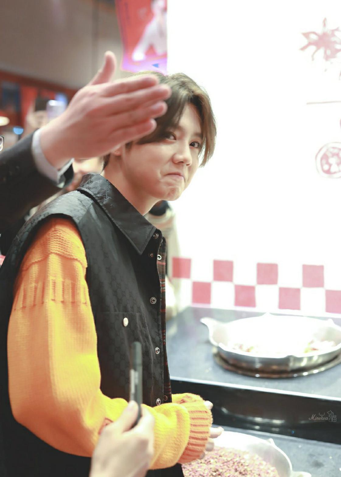 [奇趣网]持靓行凶！鹿晗活动生图曝光 超近距离下皮肤零瑕疵