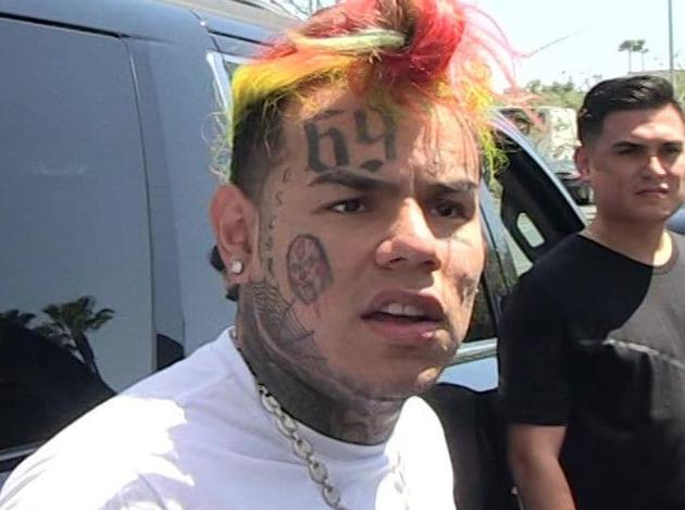 说唱歌手TEKASHI69锁喉16岁少年被捕 至少关十天