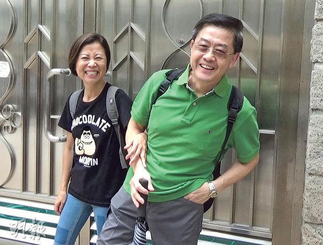 陈凯琳父母昨天（7月24日）外出喝茶时被传媒问陈凯琳与嘉颖结婚的事，两人没有正面回答，但笑着多谢大家。