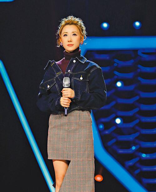 泳儿忆首失声一事落泪