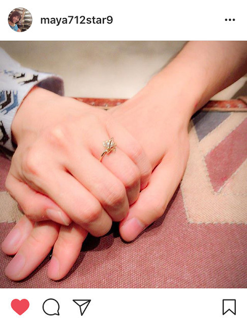 小林麻耶晒结婚戒指