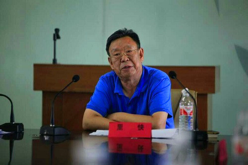 里快,中国作家协会会员,中国电视艺术家协会会员。