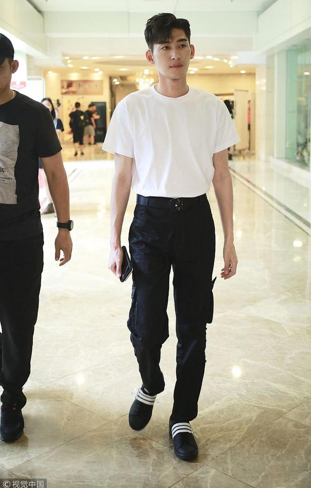 阿迪达斯清风系列