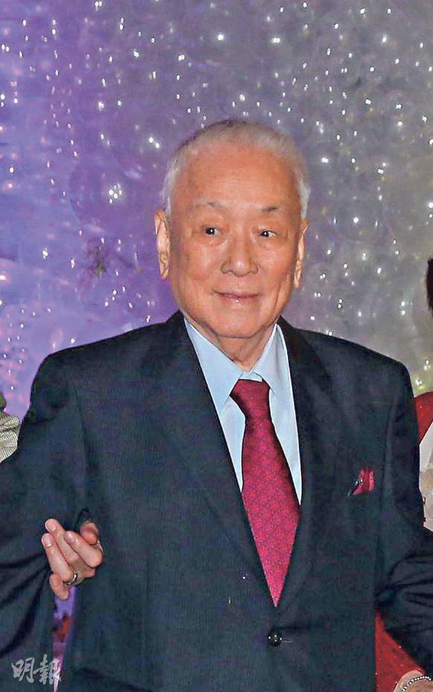 许世勋设灵名人致祭 许晋亨李嘉欣十指紧扣到