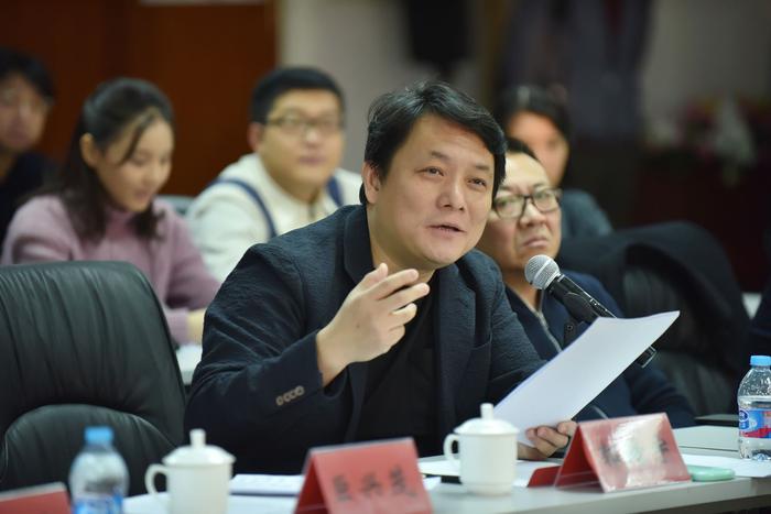 9月15日,《娘道》导演郭靖宇微博发长文,揭电视台收视率造假勾连幕后,引发业内热议。