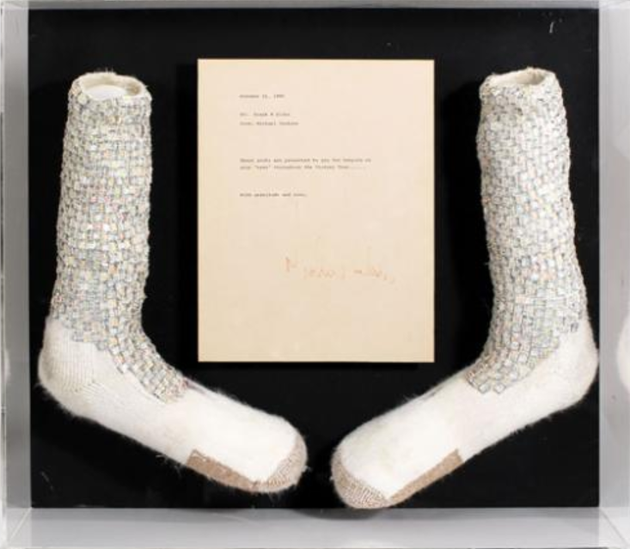 杰克逊水晶袜拍卖 至少可以拍到100万美元