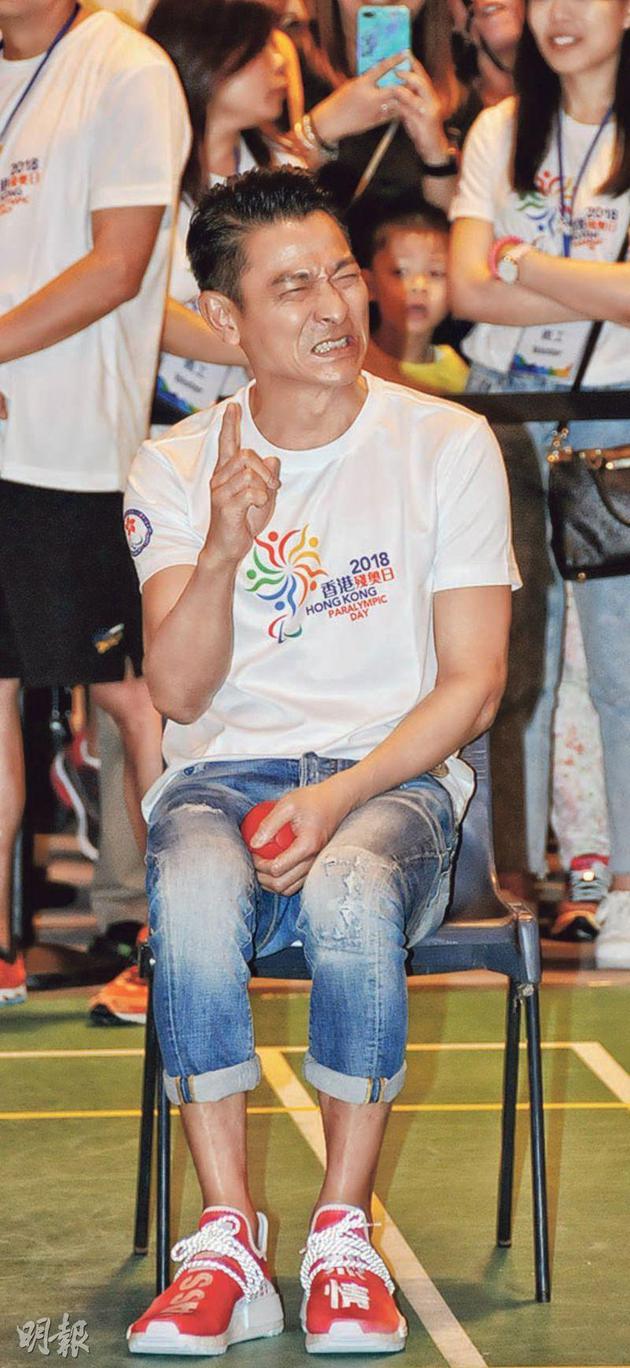 刘德华昨天（7月8日）现身第二届“香港残奥日”开幕典礼，表情多多。
