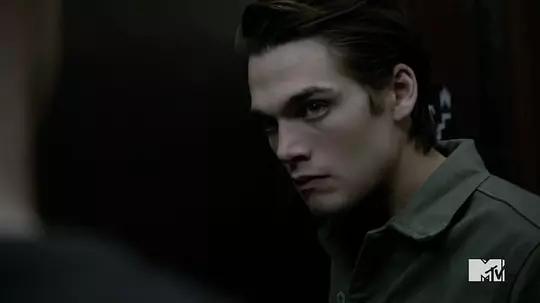 海报剧照剧情:scott(泰勒·珀西 tyler posey 饰)只是一名普通高中生