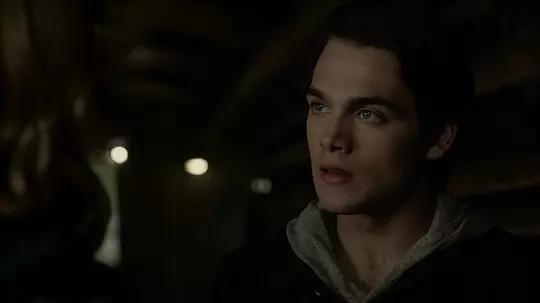 海报剧照剧情:scott(泰勒·珀西 tyler posey 饰)只是一名普通高中生