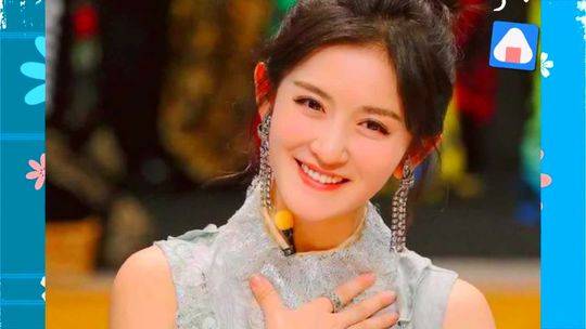 谢娜说:“因为热爱,因为来之不易,今天我和学院确定了每年颁发谢娜奖学金的事。”