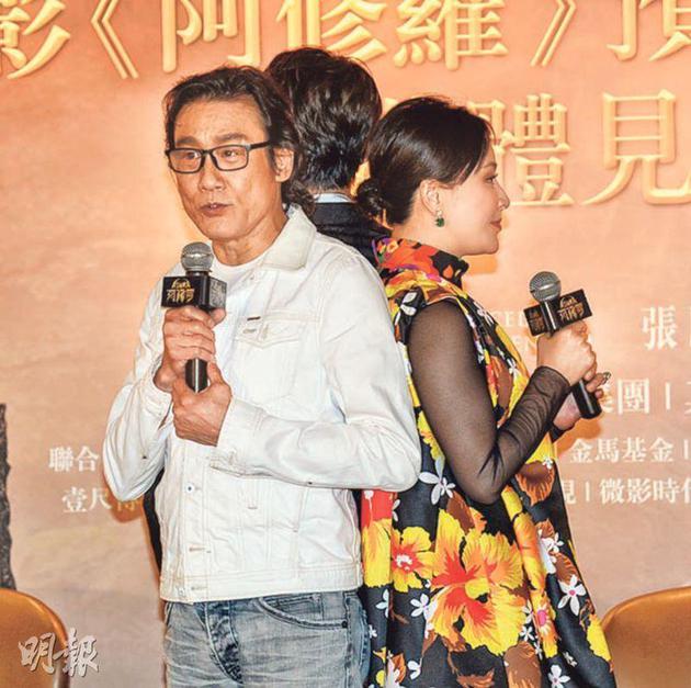 三人现场示范戏中的“三位一体”。