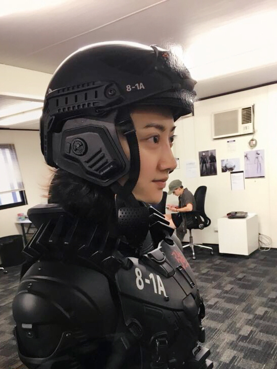 景甜超酷造型